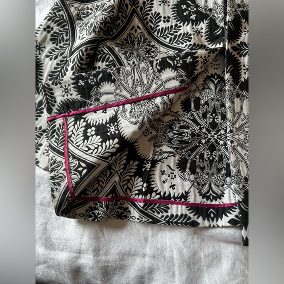 Chico's Black and White Baroque Blazer Size M. Classic. - Picture 3 of 6